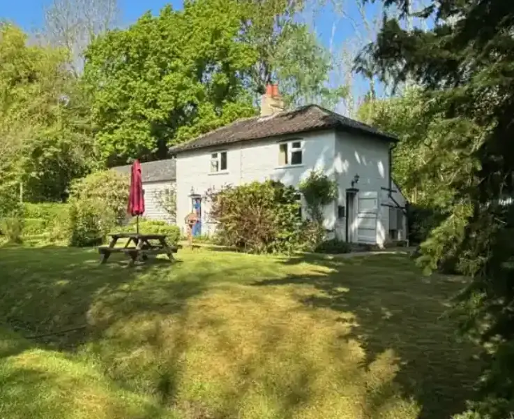 Fi gamekeepers cottage suffolk outside view3 mob (1)