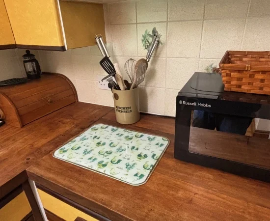 Gamekeepers cottage suffolk kitchen view 2