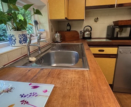 Gamekeepers cottage suffolk kitchen view3