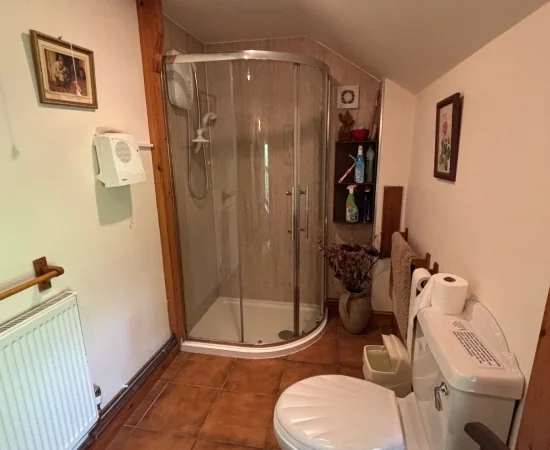 Gamekeepers cottage suffolk bathroom