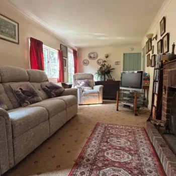 Gamekeepers cottage suffolk livingroom view1